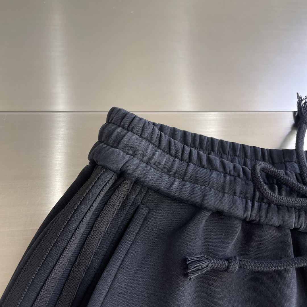 -Balencig 新款加绒休闲弯刀裤 爆款延续 版型真的太好看了 做了加绒的大佬们可以直接上⬆️ 面料