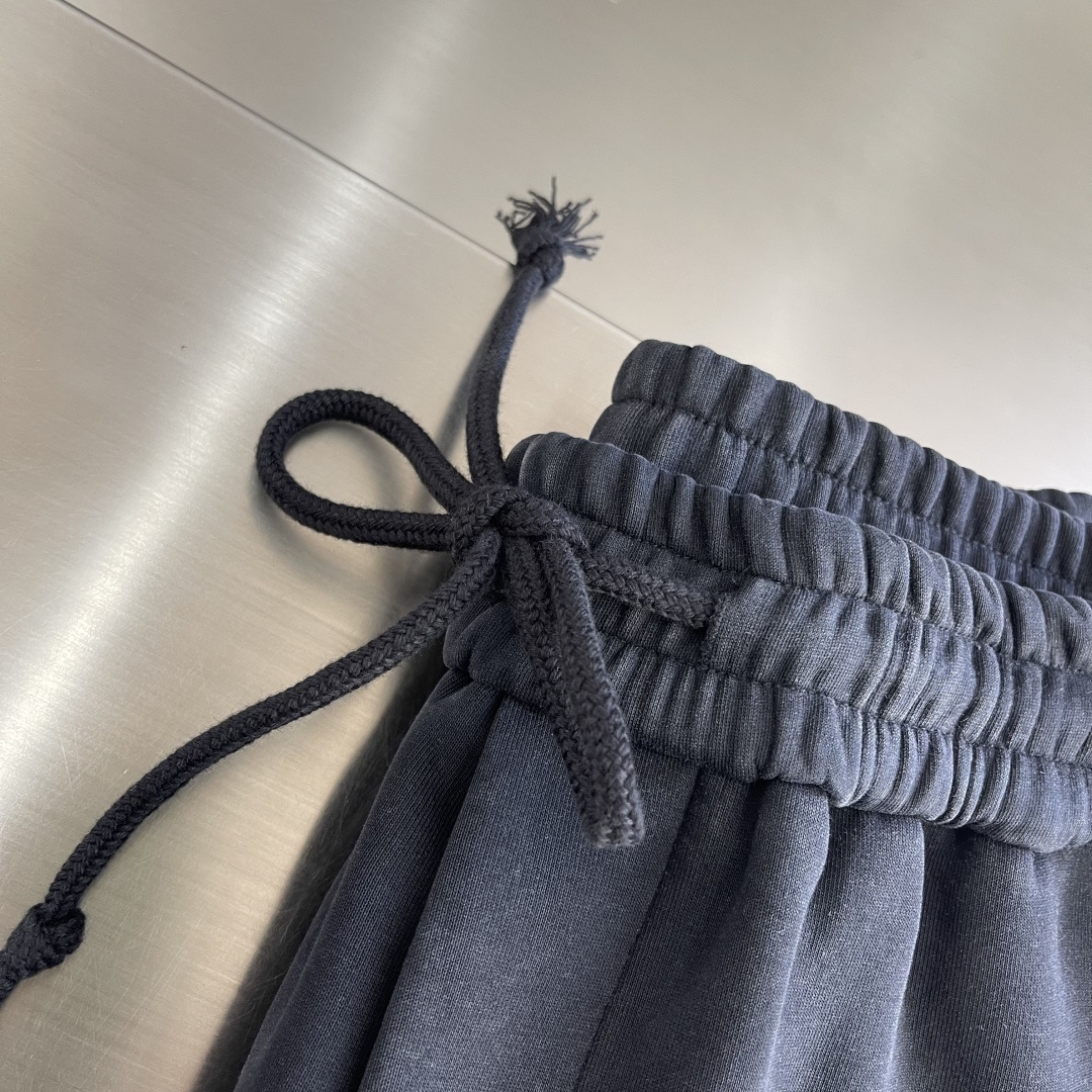 -Balencig 新款加绒休闲弯刀裤 爆款延续 版型真的太好看了 做了加绒的大佬们可以直接上⬆️ 面料