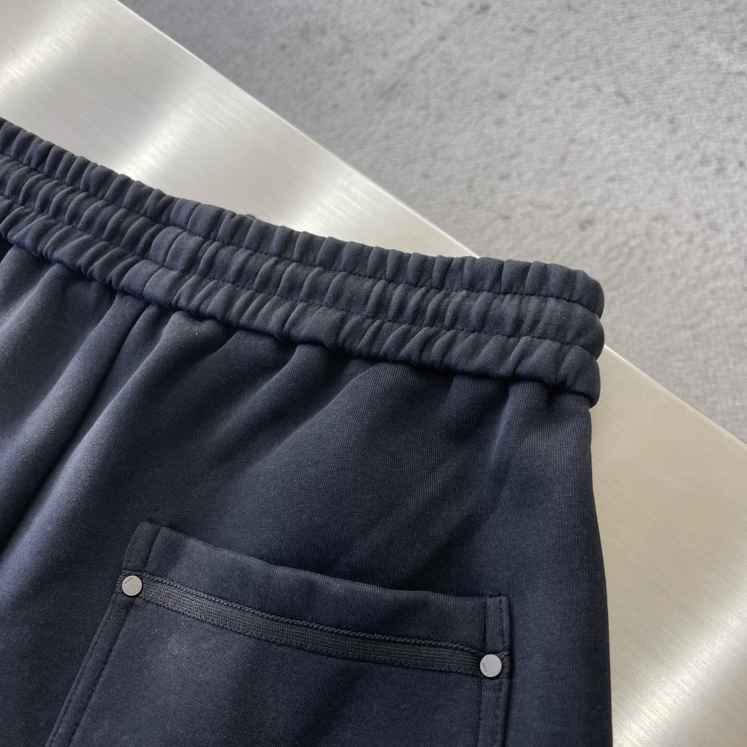 -Balencig 新款加绒休闲弯刀裤 爆款延续 版型真的太好看了 做了加绒的大佬们可以直接上⬆️ 面料