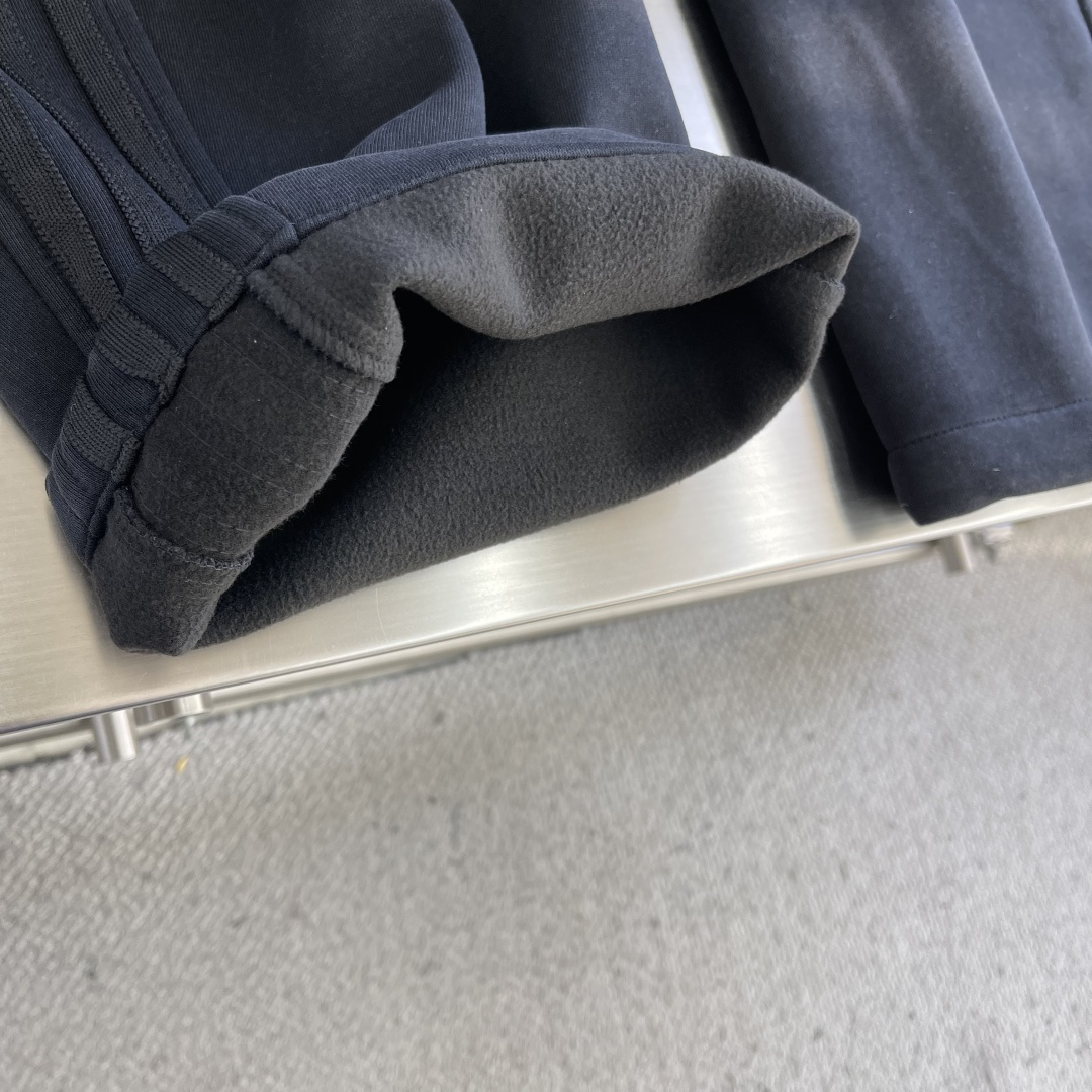 -Balencig 新款加绒休闲弯刀裤 爆款延续 版型真的太好看了 做了加绒的大佬们可以直接上⬆️ 面料