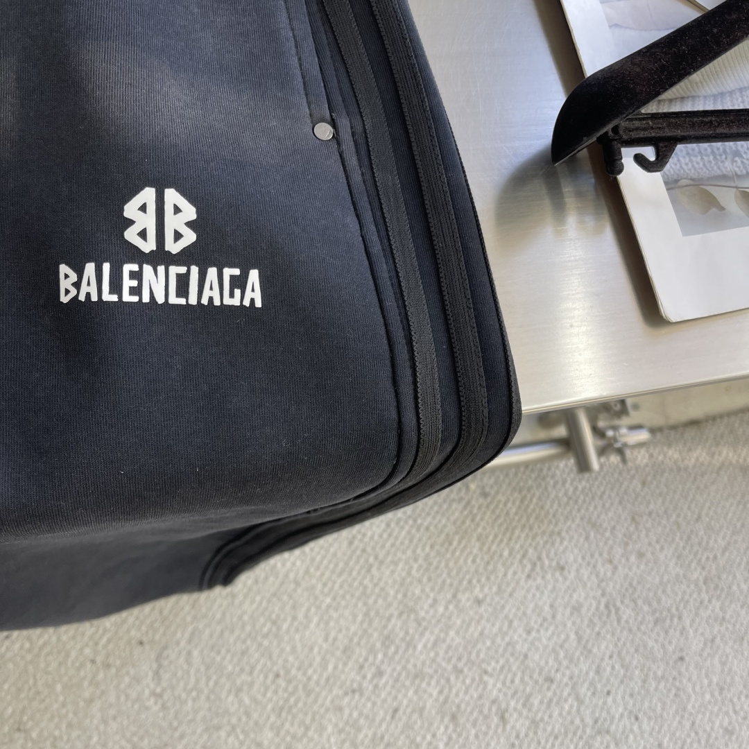 -Balencig 新款加绒休闲弯刀裤 爆款延续 版型真的太好看了 做了加绒的大佬们可以直接上⬆️ 面料