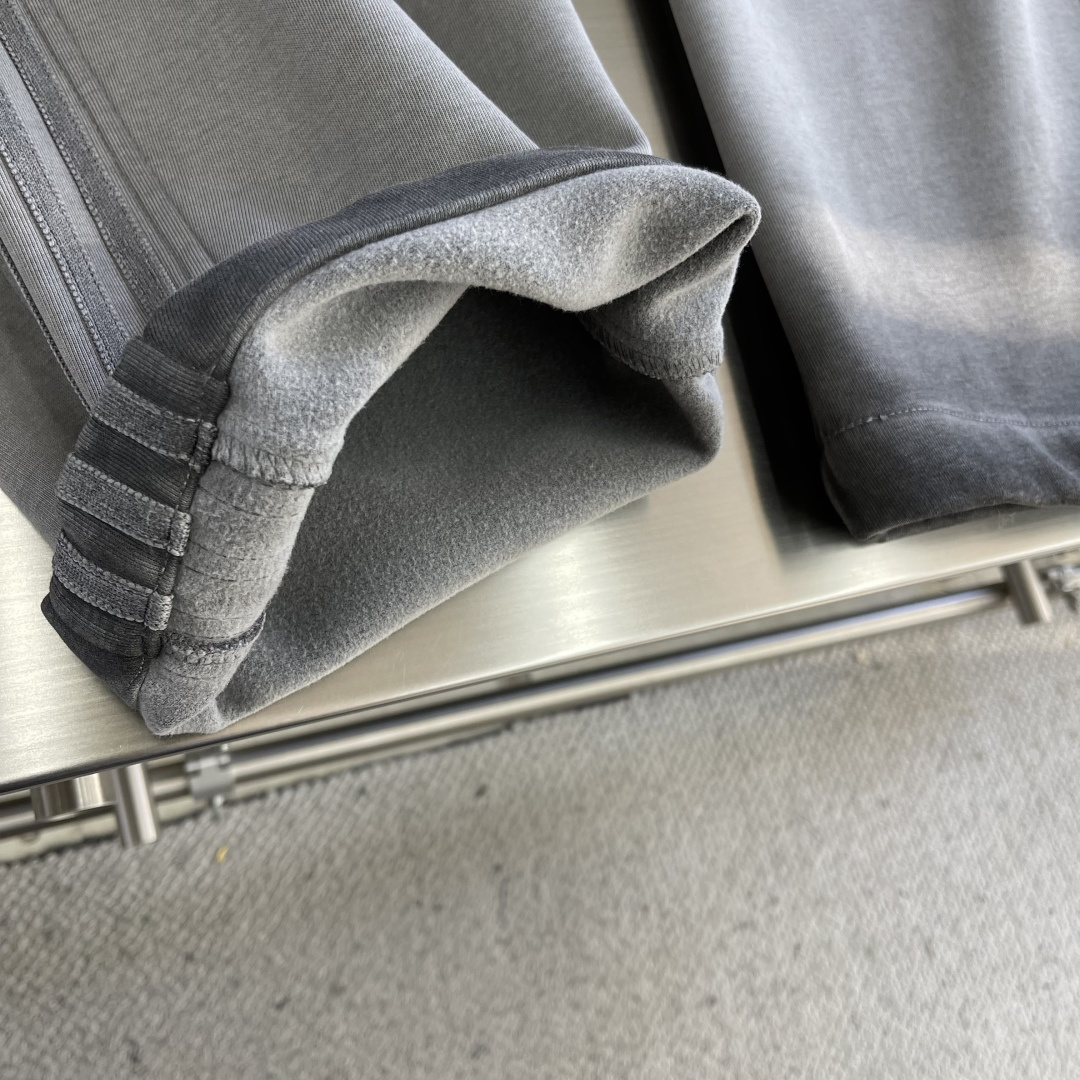 -Balencig 新款加绒休闲弯刀裤 爆款延续 版型真的太好看了 做了加绒的大佬们可以直接上⬆️ 面料