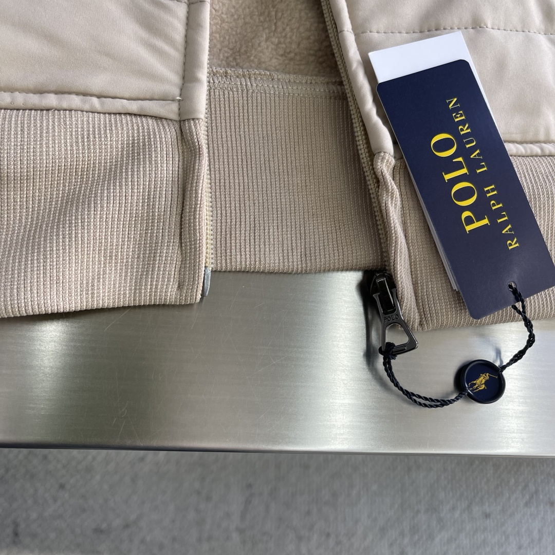 -Polo RAlPh Lauren 内里抓绒马甲​​，这款Polo RAlPh Lauren马甲，轻薄