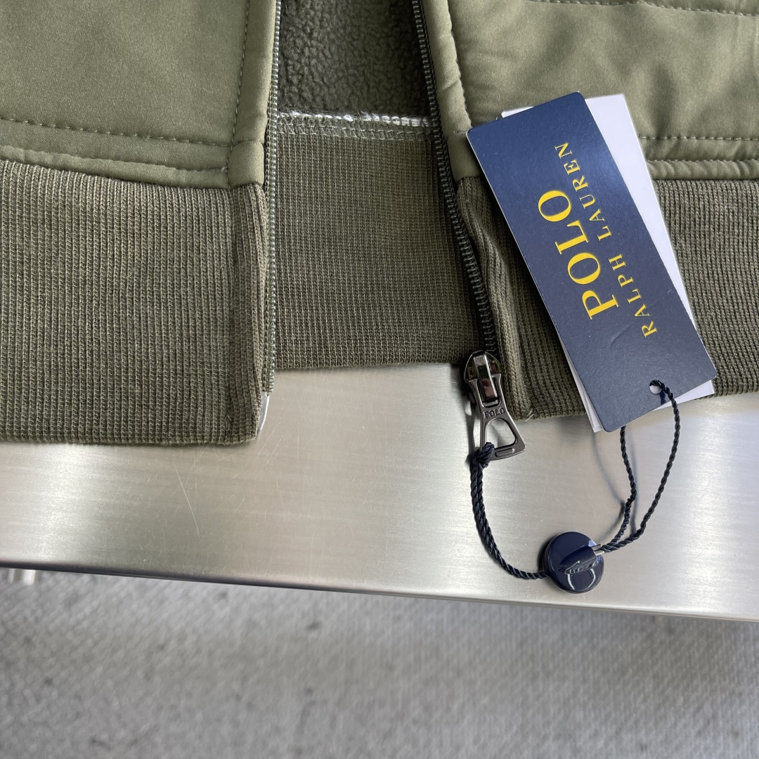 -Polo RAlPh Lauren 内里抓绒马甲​​，这款Polo RAlPh Lauren马甲，轻薄