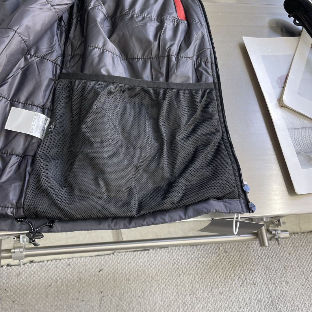 -🐦 鸟家 情侣同款防风保暖休闲运动连帽羽绒棉服外套 作为鸟家棉服系列的代表做产品，这款阿童木棉服可谓是