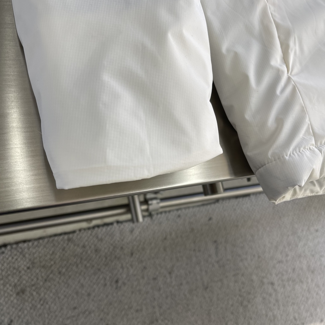 -🐦 鸟家 情侣同款防风保暖休闲运动连帽羽绒棉服外套 作为鸟家棉服系列的代表做产品，这款阿童木棉服可谓是