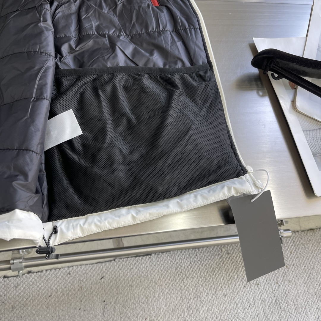 -🐦 鸟家 情侣同款防风保暖休闲运动连帽羽绒棉服外套 作为鸟家棉服系列的代表做产品，这款阿童木棉服可谓是