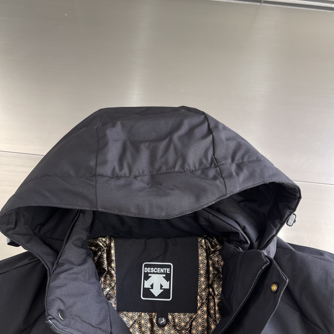 -DESCENTE/迪桑特 新款冲锋棉服外套TRAINING系列男子综训连帽棉服，3防科技+手塞绒感羽绒