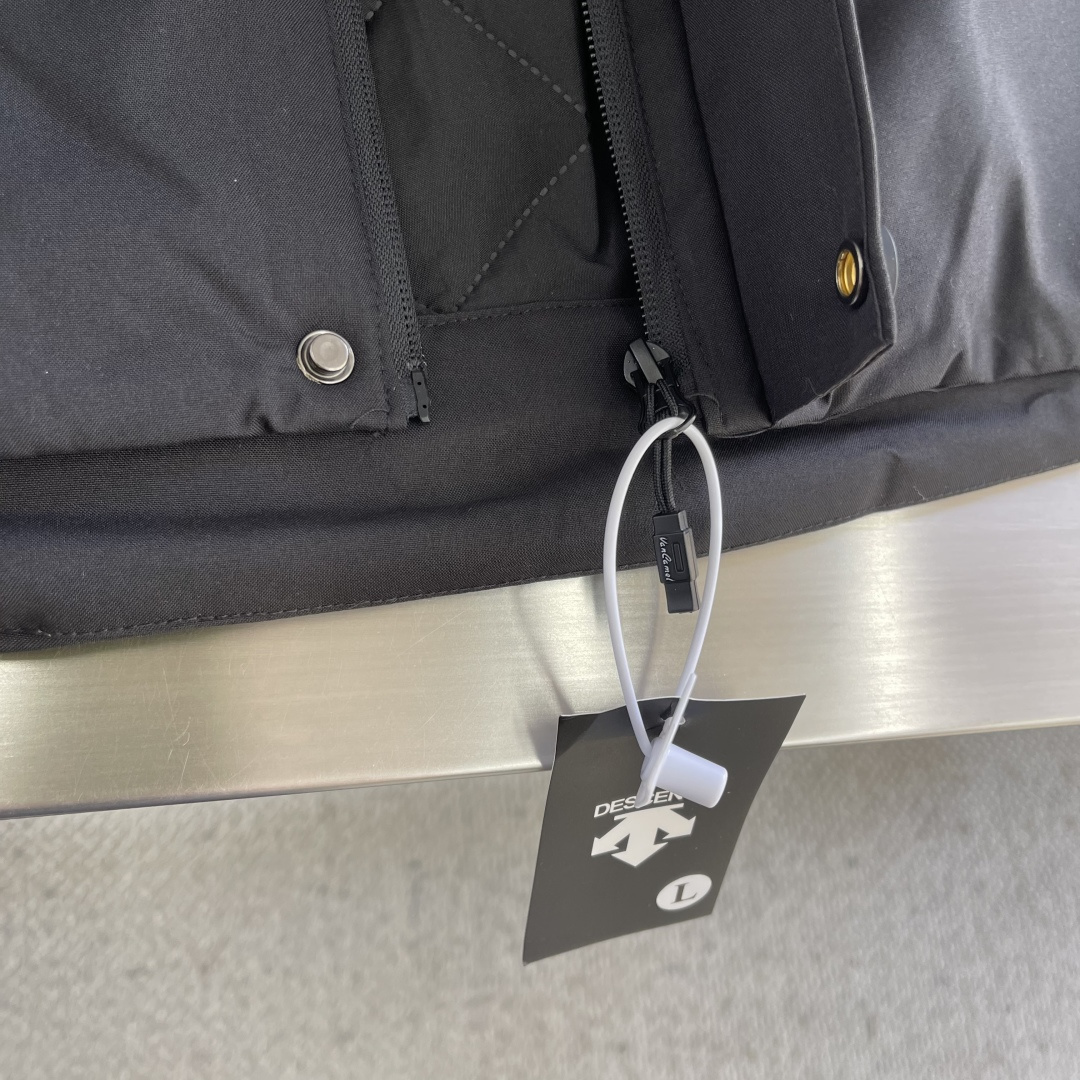 -DESCENTE/迪桑特 新款冲锋棉服外套TRAINING系列男子综训连帽棉服，3防科技+手塞绒感羽绒