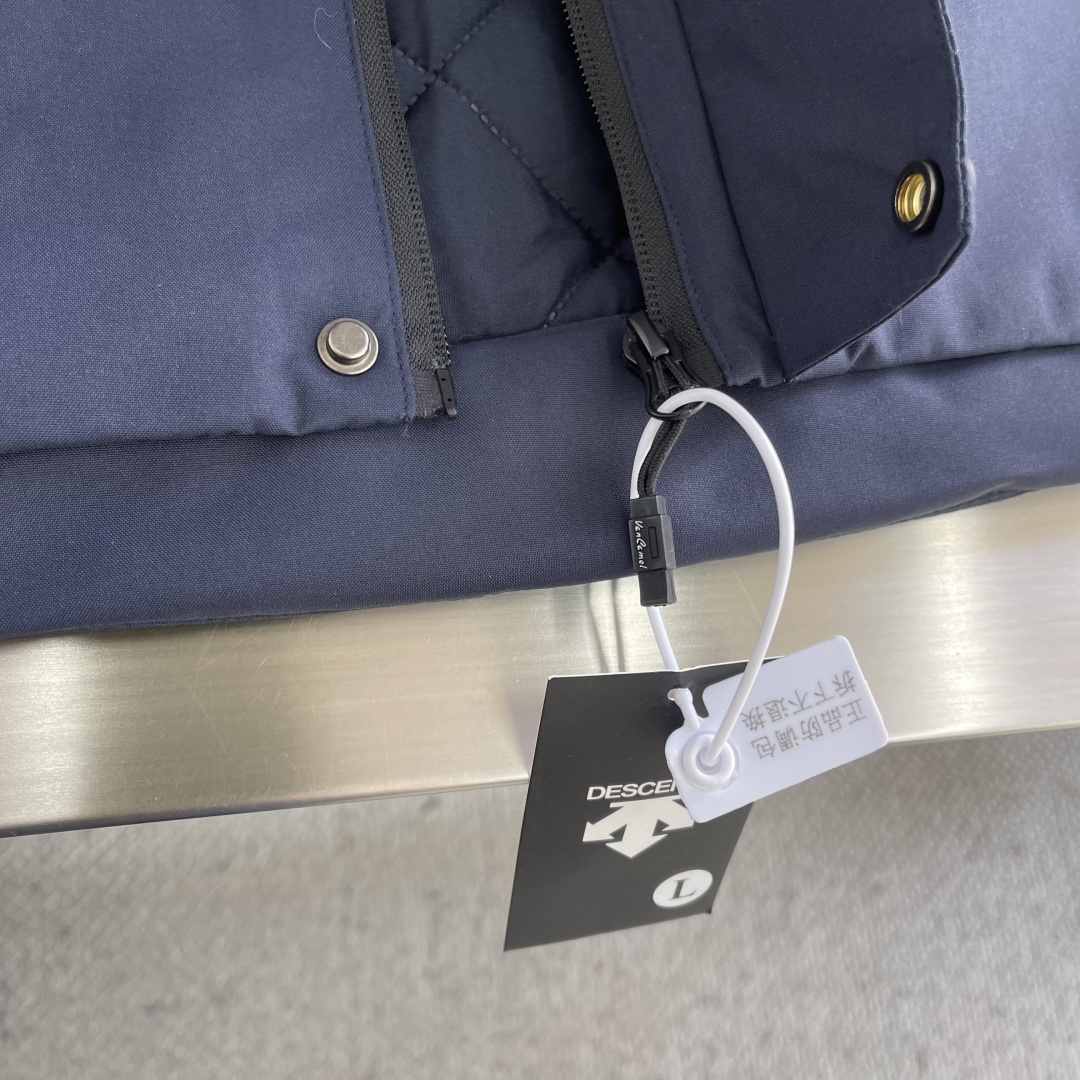 -DESCENTE/迪桑特 新款冲锋棉服外套TRAINING系列男子综训连帽棉服，3防科技+手塞绒感羽绒