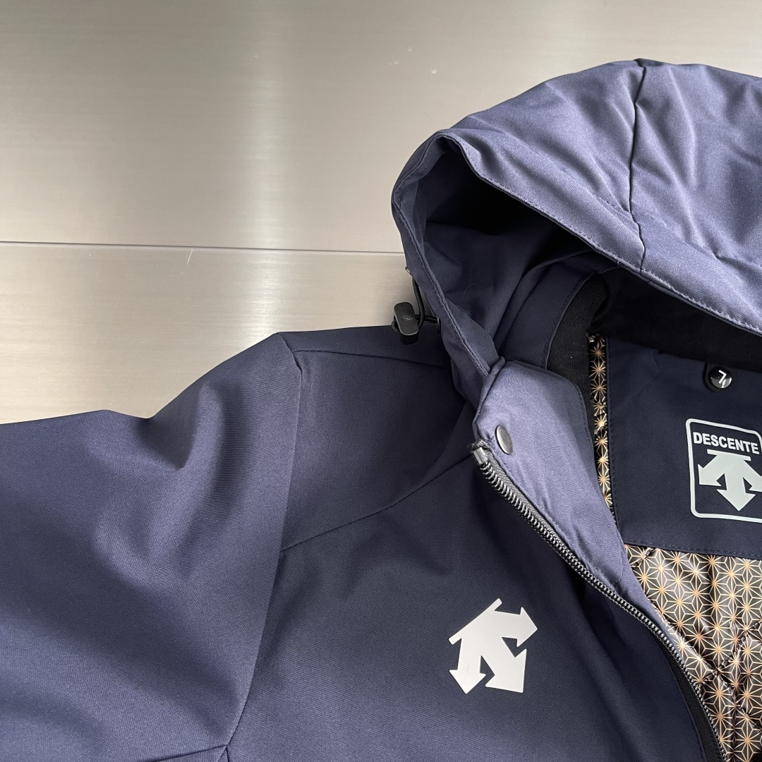 -DESCENTE/迪桑特 新款冲锋棉服外套TRAINING系列男子综训连帽棉服，3防科技+手塞绒感羽绒
