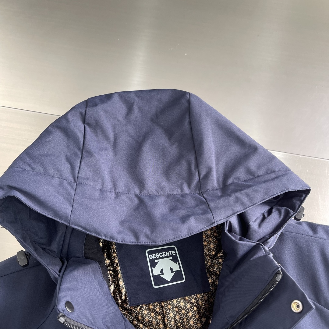 -DESCENTE/迪桑特 新款冲锋棉服外套TRAINING系列男子综训连帽棉服，3防科技+手塞绒感羽绒