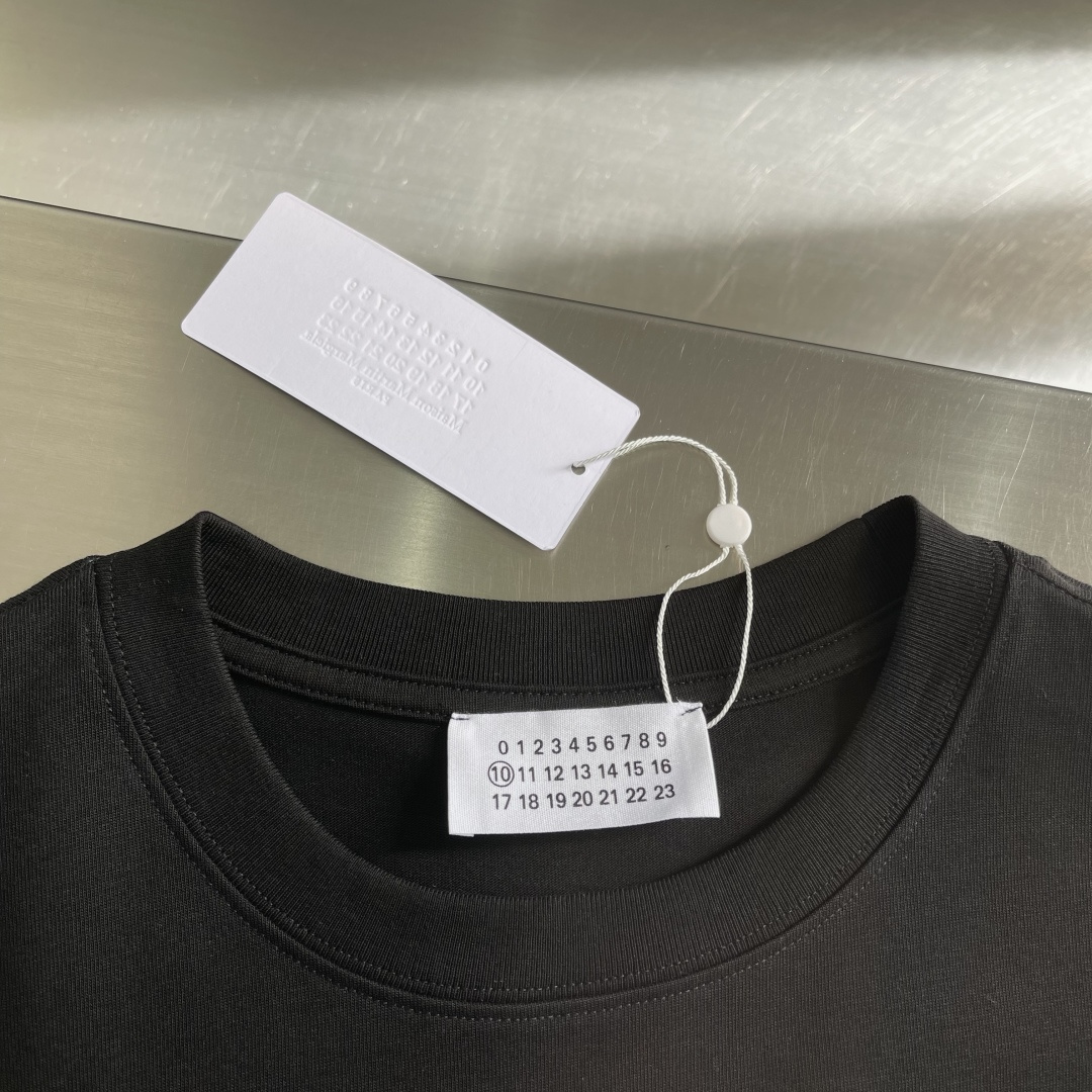 -MM6 马吉拉 25fw新款T恤 前胸四角标厚板胶厚背数码直喷印花双纱精纺全棉100%面料克重300克