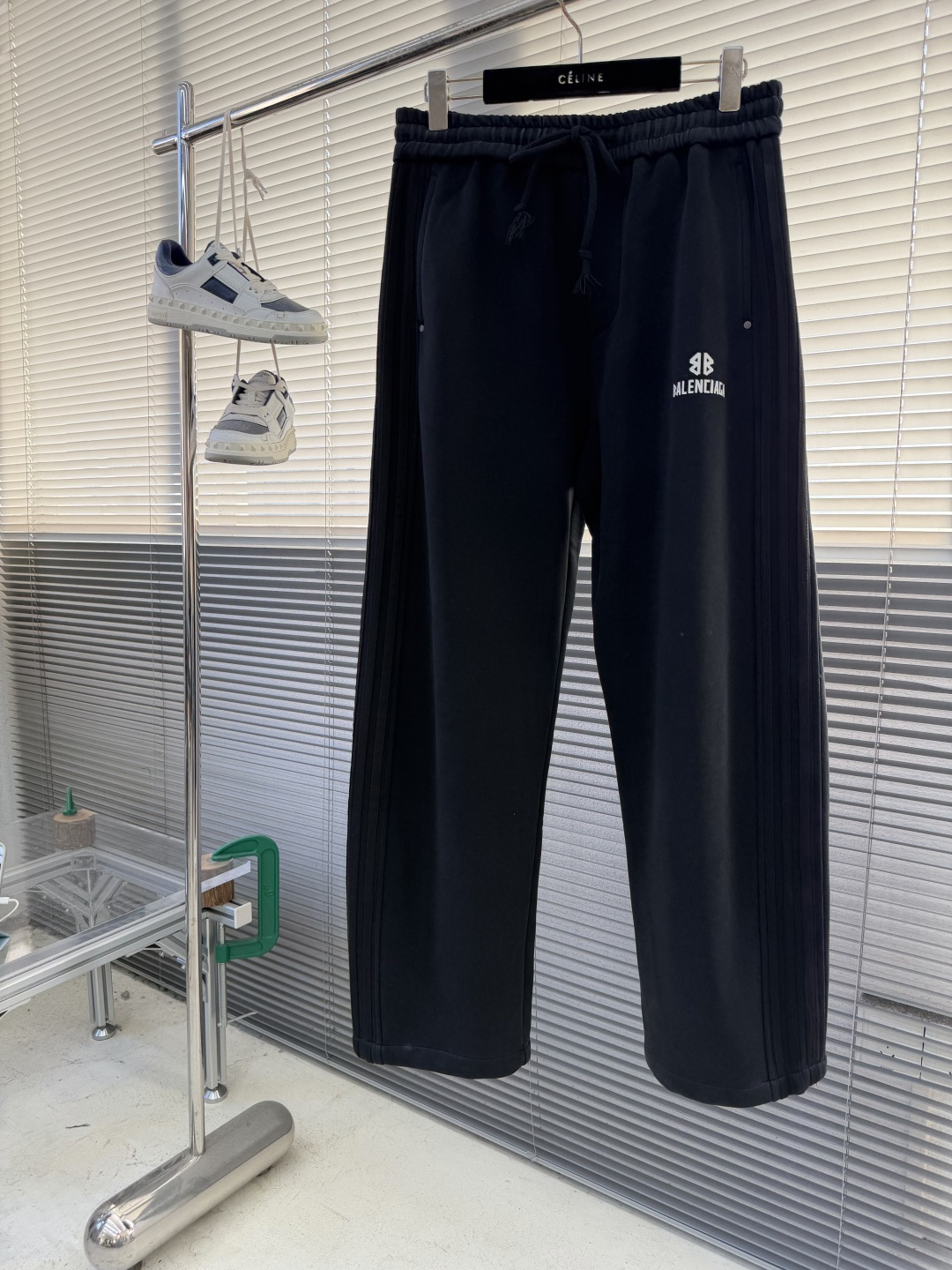 -Balencig 新款加绒休闲弯刀裤 爆款延续 版型真的太好看了 做了加绒的大佬们可以直接上⬆️ 面料