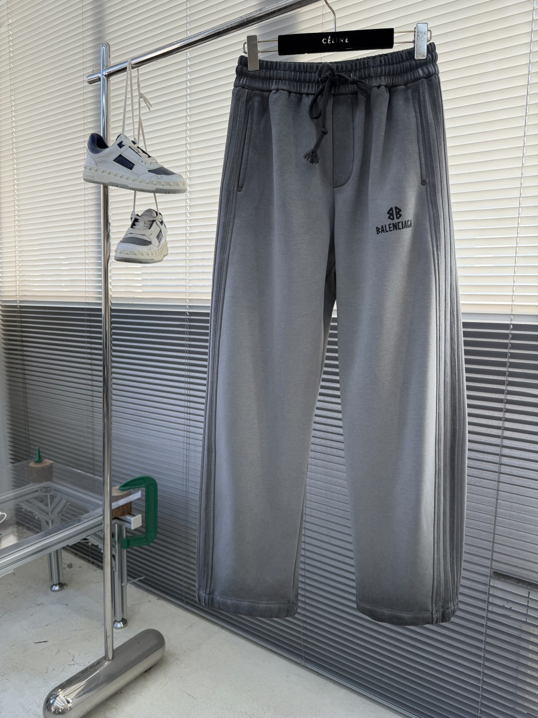 -Balencig 新款加绒休闲弯刀裤 爆款延续 版型真的太好看了 做了加绒的大佬们可以直接上⬆️ 面料