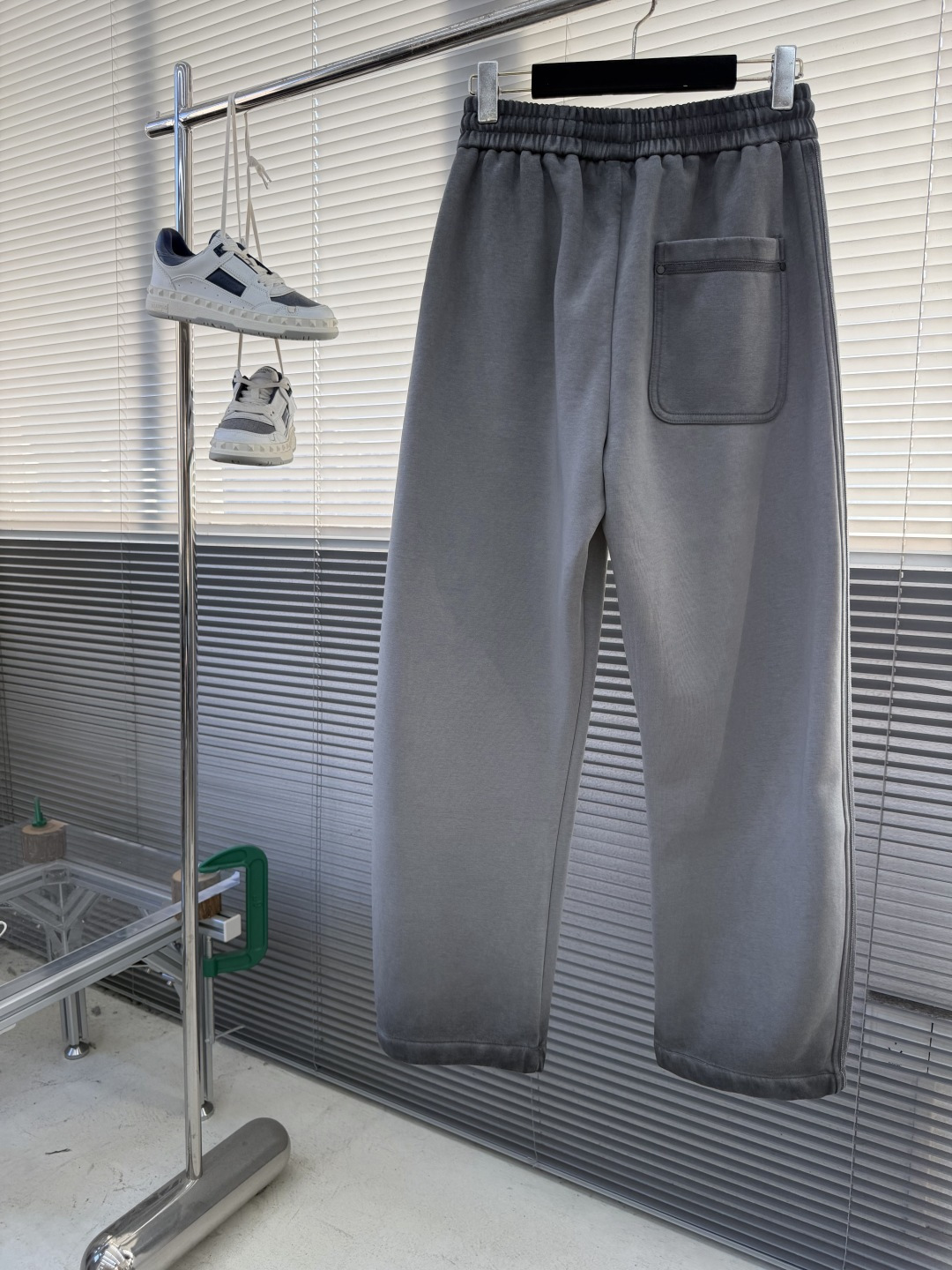 -Balencig 新款加绒休闲弯刀裤 爆款延续 版型真的太好看了 做了加绒的大佬们可以直接上⬆️ 面料