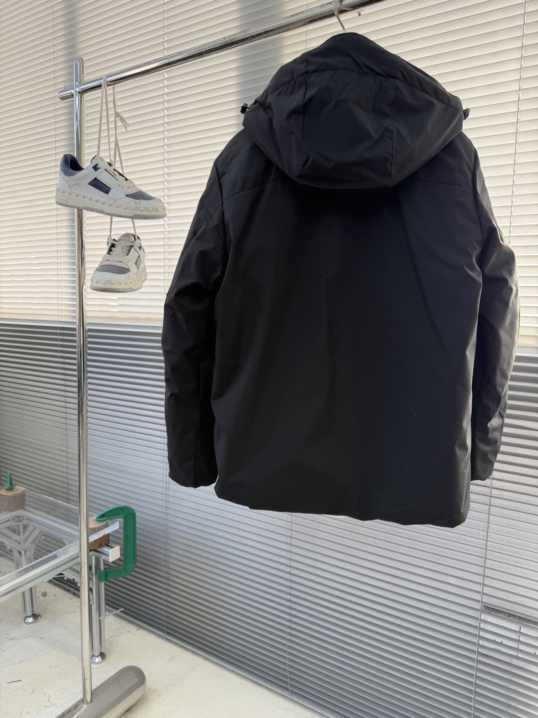 -DESCENTE/迪桑特 新款冲锋棉服外套TRAINING系列男子综训连帽棉服，3防科技+手塞绒感羽绒