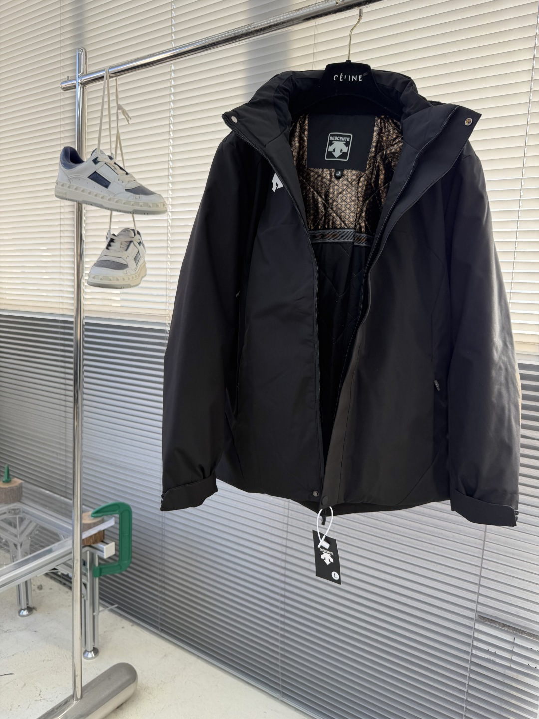 -DESCENTE/迪桑特 新款冲锋棉服外套TRAINING系列男子综训连帽棉服，3防科技+手塞绒感羽绒