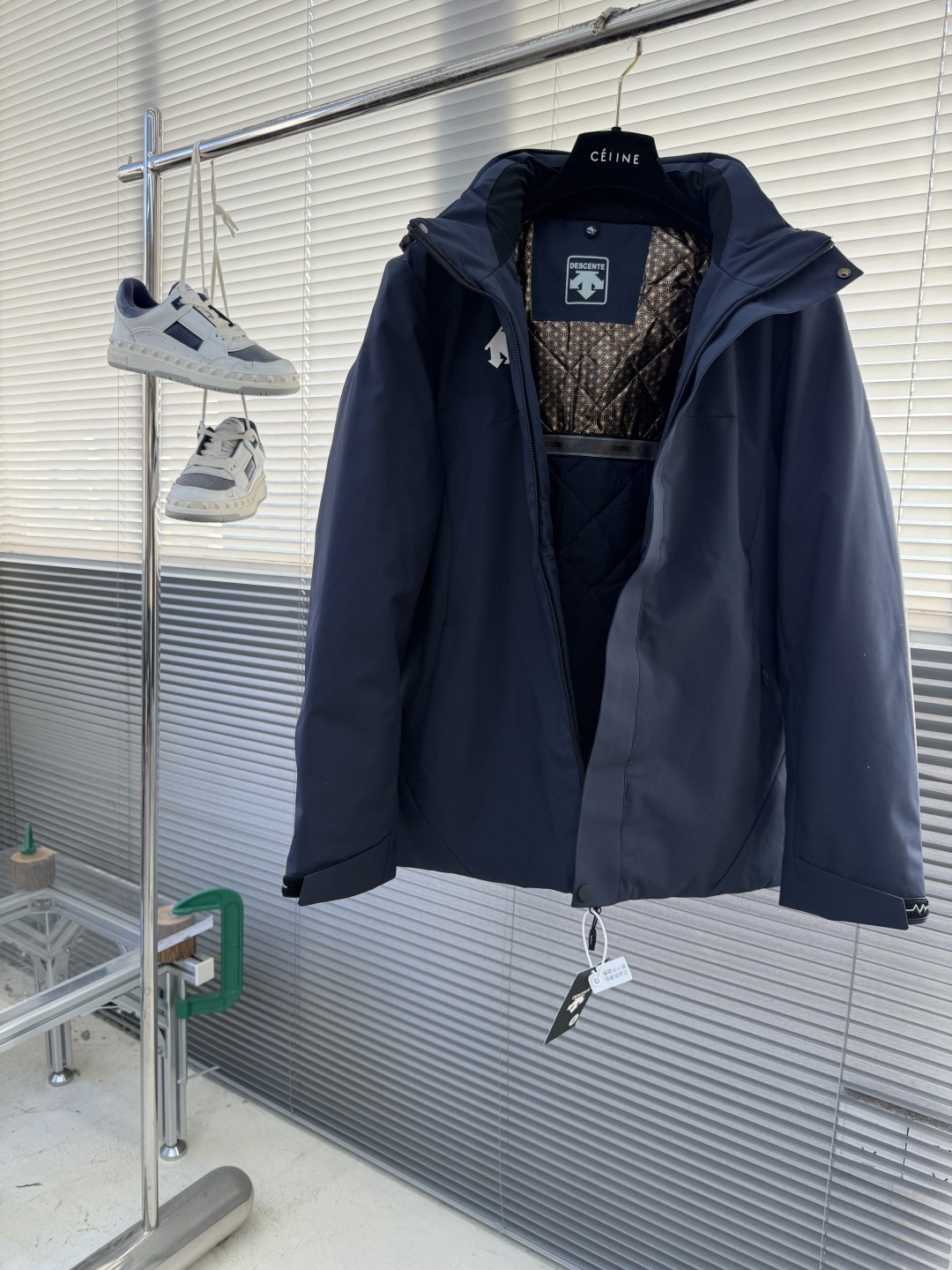 -DESCENTE/迪桑特 新款冲锋棉服外套TRAINING系列男子综训连帽棉服，3防科技+手塞绒感羽绒