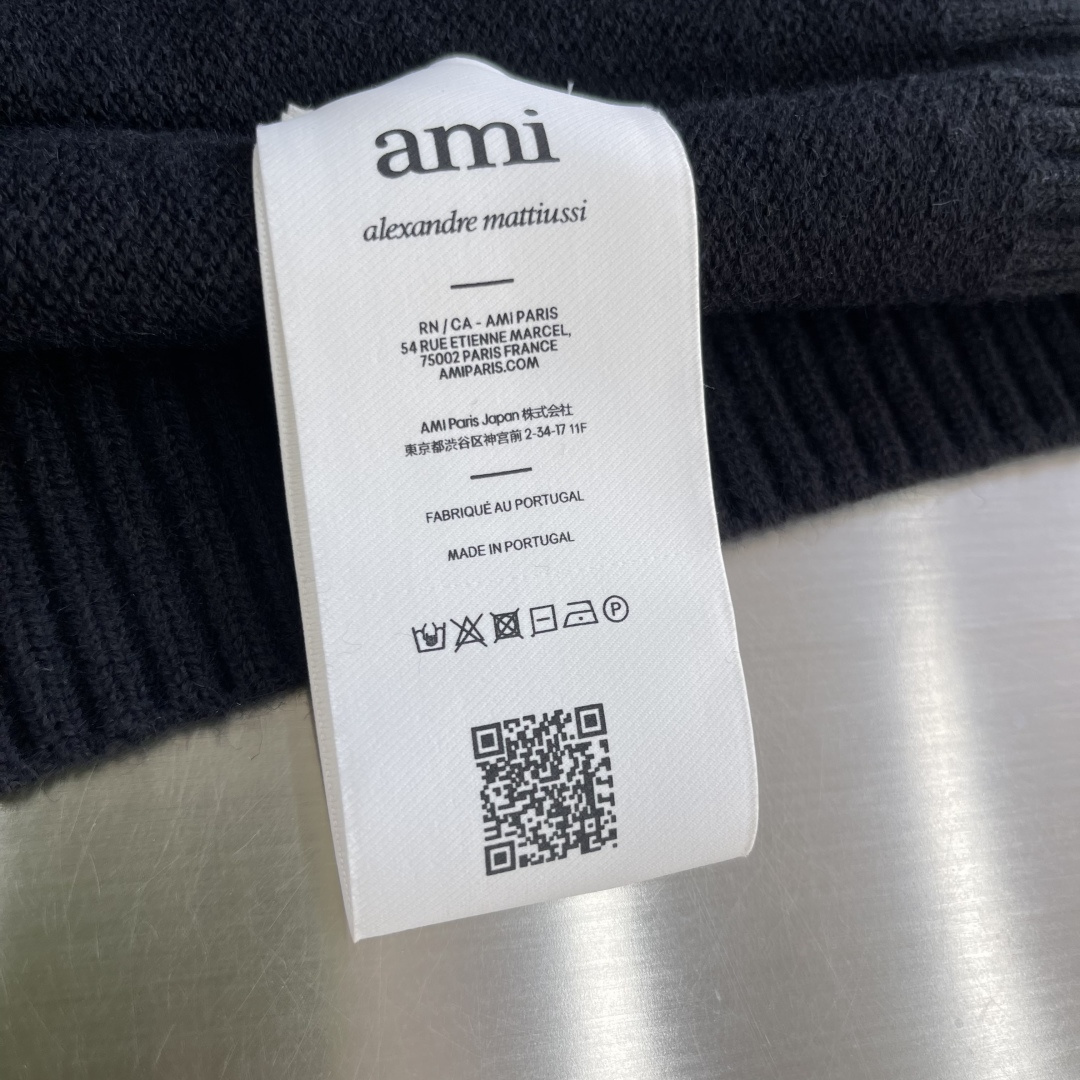 -Ami Paris 爱心提花开衫毛衣定织奢柔美丽诺羊毛 柔软细腻 舒适贴肤 以柔和的米白为画布 温柔且