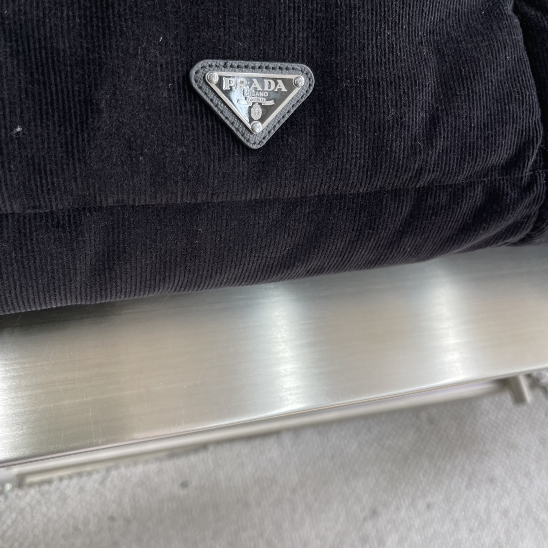 -PRAD 三角标功能性羽绒服定制丝绒臻品灯芯绒 质感醇厚 细腻纹理 使用新国标90白鸭绒(欢迎检测) 