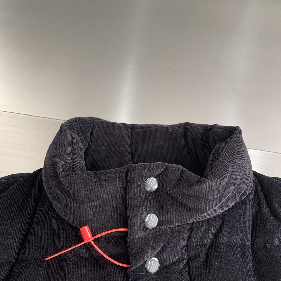 -PRAD 三角标功能性羽绒服定制丝绒臻品灯芯绒 质感醇厚 细腻纹理 使用新国标90白鸭绒(欢迎检测) 