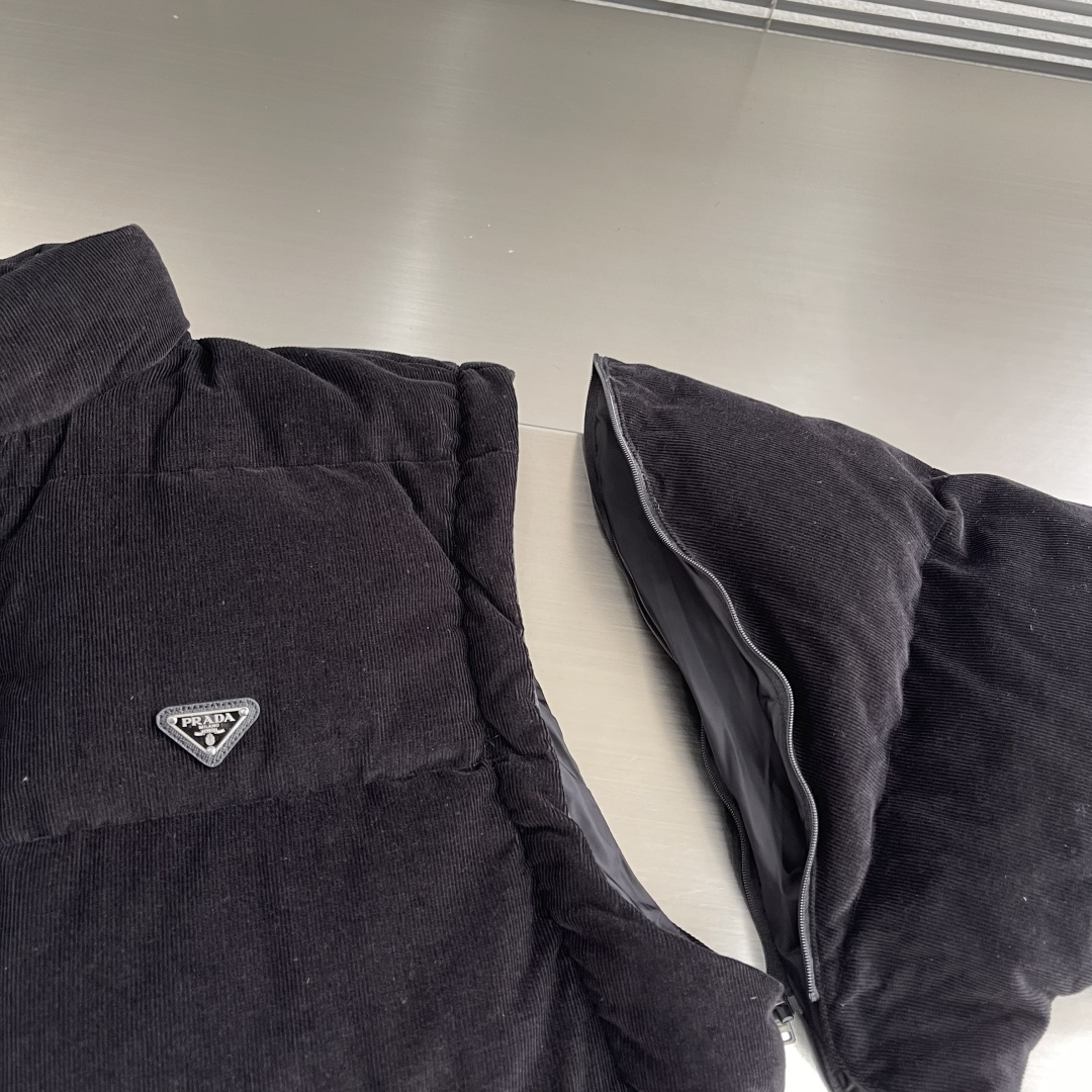 -PRAD 三角标功能性羽绒服定制丝绒臻品灯芯绒 质感醇厚 细腻纹理 使用新国标90白鸭绒(欢迎检测) 