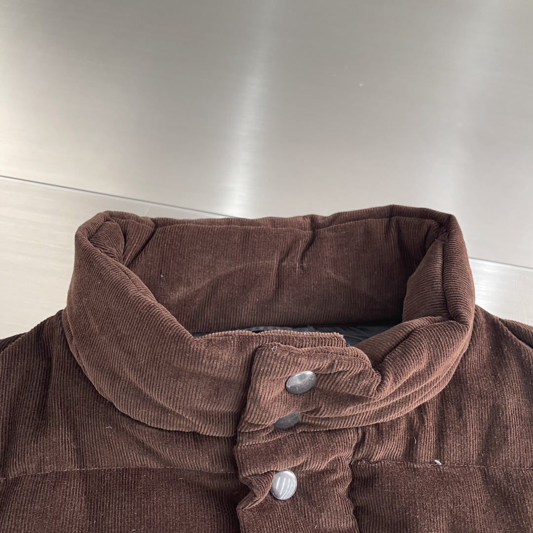 -PRAD 三角标功能性羽绒服定制丝绒臻品灯芯绒 质感醇厚 细腻纹理 使用新国标90白鸭绒(欢迎检测) 