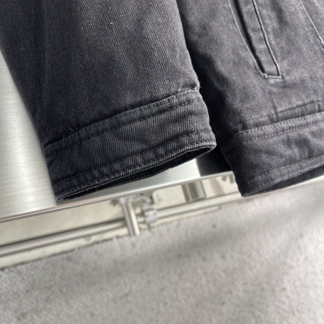 -CH 克罗心 连帽牛仔羽绒外套十字花纹✝️皮标，后背品牌刺绣，辨识度极高，水洗牛仔柔软舒适 挺括有型，