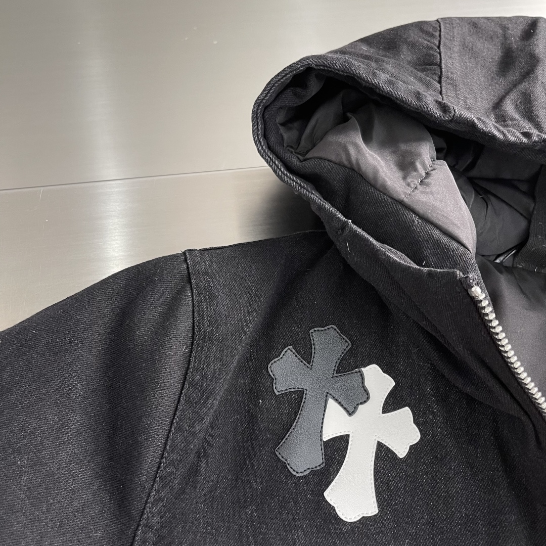 -CH 克罗心 连帽牛仔羽绒外套十字花纹✝️皮标，后背品牌刺绣，辨识度极高，水洗牛仔柔软舒适 挺括有型，