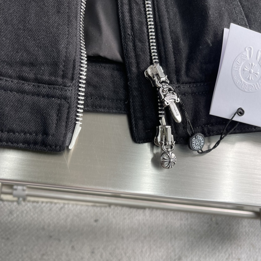 -CH 克罗心 连帽牛仔羽绒外套十字花纹✝️皮标，后背品牌刺绣，辨识度极高，水洗牛仔柔软舒适 挺括有型，