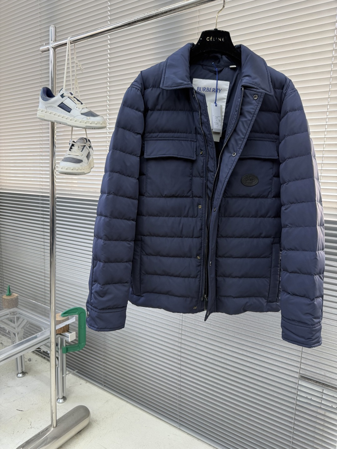 -BBR 25fw轻薄皮标羽绒服高密度尼龙塔夫绸。采用 100D尼龙面料，密度≥230T，经 轻微轧光处