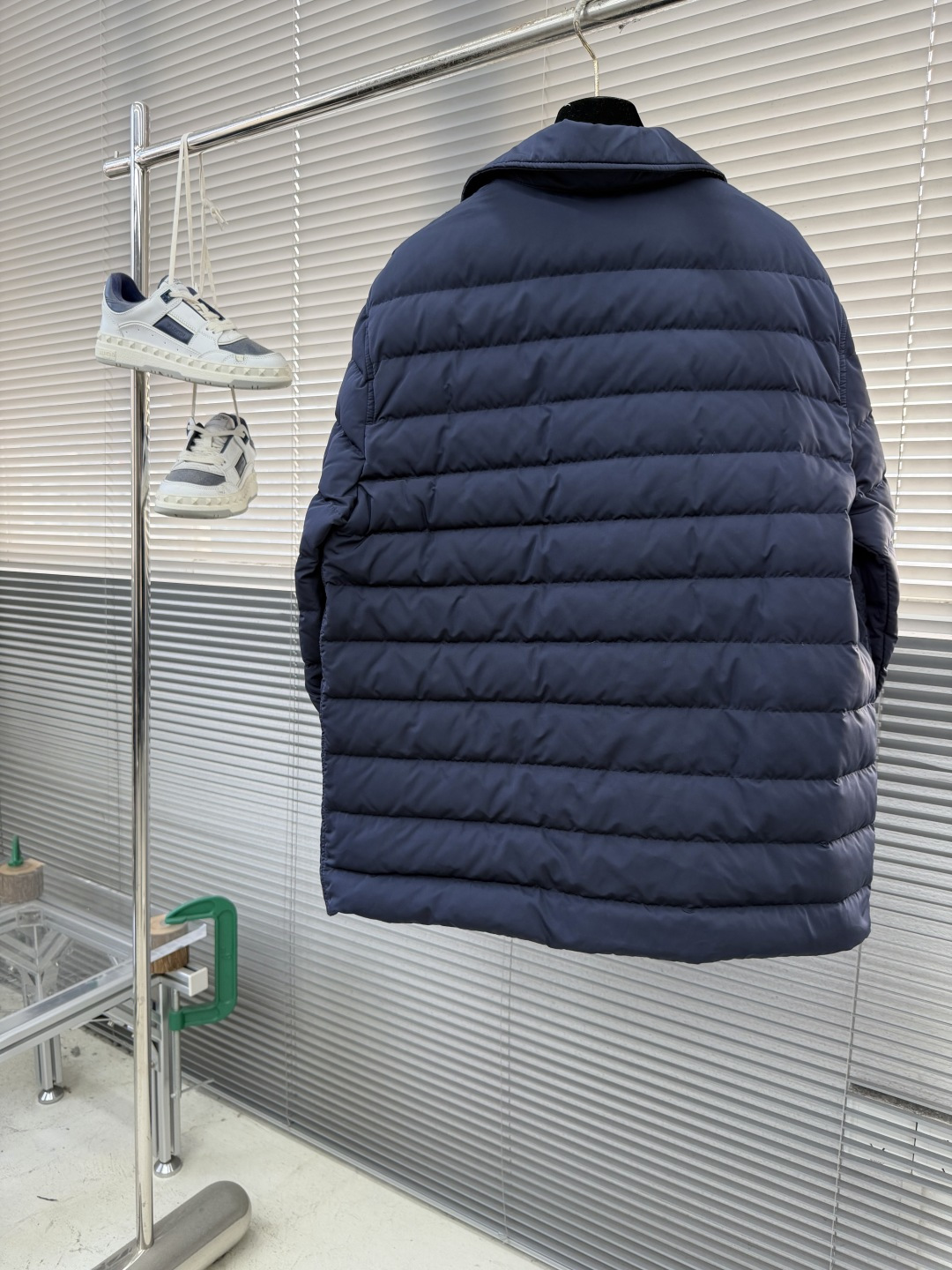 -BBR 25fw轻薄皮标羽绒服高密度尼龙塔夫绸。采用 100D尼龙面料，密度≥230T，经 轻微轧光处