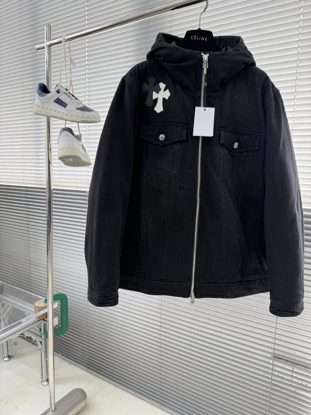 -CH 克罗心 连帽牛仔羽绒外套十字花纹✝️皮标，后背品牌刺绣，辨识度极高，水洗牛仔柔软舒适 挺括有型，