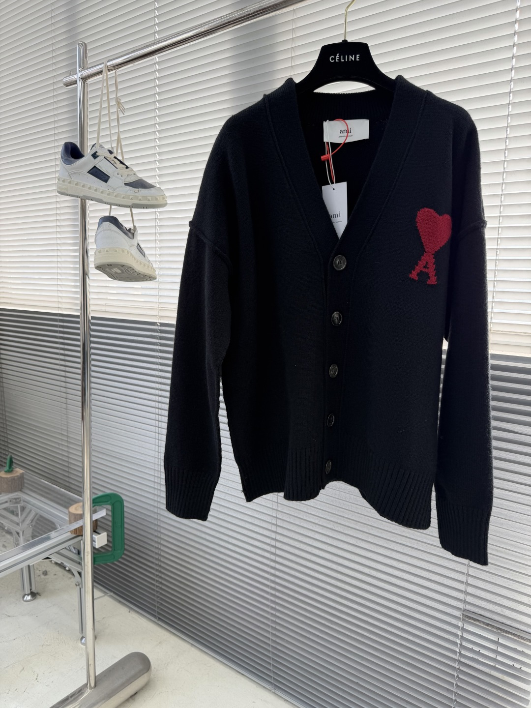 -Ami Paris 爱心提花开衫毛衣定织奢柔美丽诺羊毛 柔软细腻 舒适贴肤 以柔和的米白为画布 温柔且