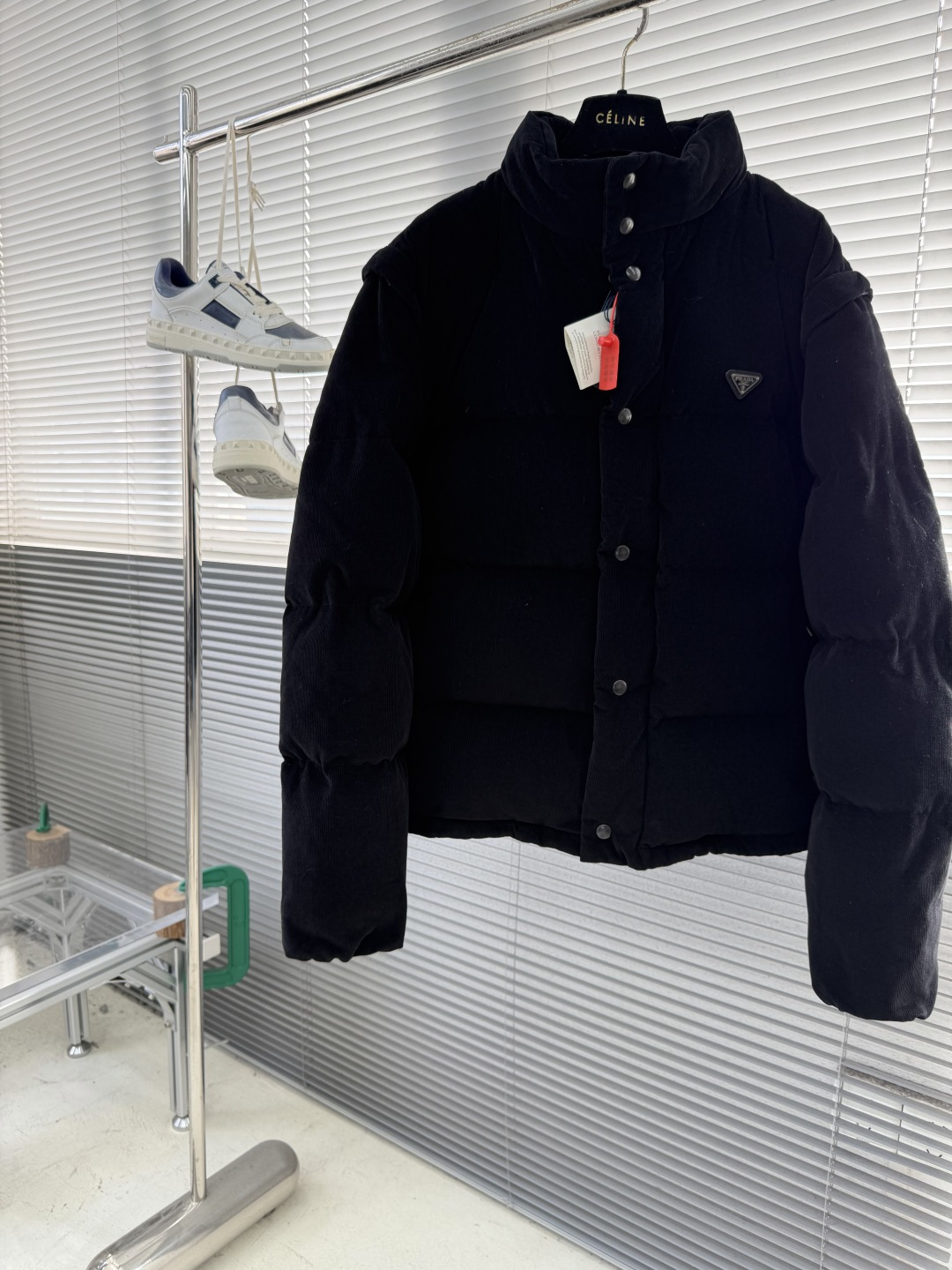 -PRAD 三角标功能性羽绒服定制丝绒臻品灯芯绒 质感醇厚 细腻纹理 使用新国标90白鸭绒(欢迎检测) 