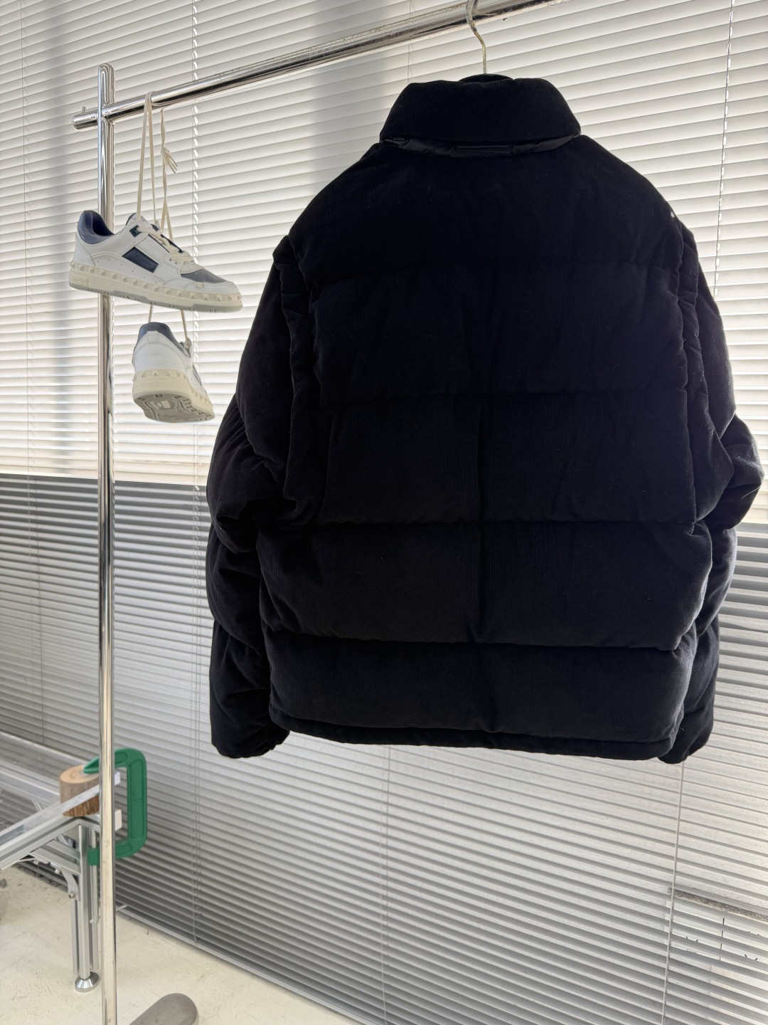 -PRAD 三角标功能性羽绒服定制丝绒臻品灯芯绒 质感醇厚 细腻纹理 使用新国标90白鸭绒(欢迎检测) 