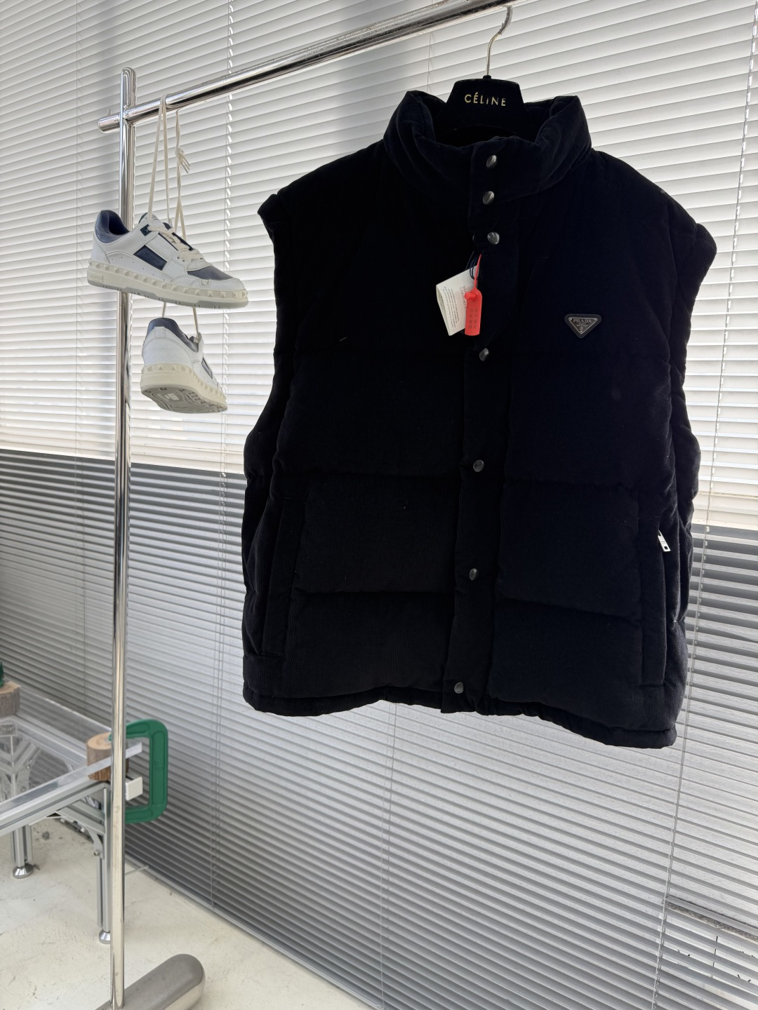 -PRAD 三角标功能性羽绒服定制丝绒臻品灯芯绒 质感醇厚 细腻纹理 使用新国标90白鸭绒(欢迎检测) 