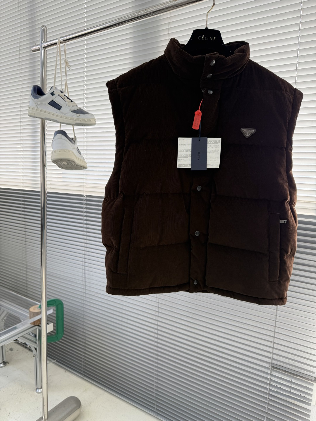 -PRAD 三角标功能性羽绒服定制丝绒臻品灯芯绒 质感醇厚 细腻纹理 使用新国标90白鸭绒(欢迎检测) 