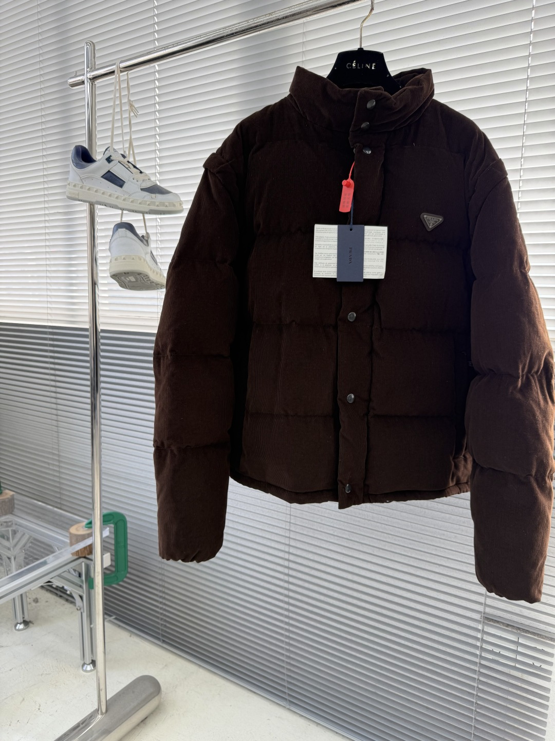 -PRAD 三角标功能性羽绒服定制丝绒臻品灯芯绒 质感醇厚 细腻纹理 使用新国标90白鸭绒(欢迎检测) 