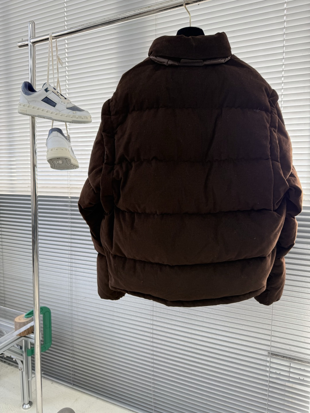 -PRAD 三角标功能性羽绒服定制丝绒臻品灯芯绒 质感醇厚 细腻纹理 使用新国标90白鸭绒(欢迎检测) 