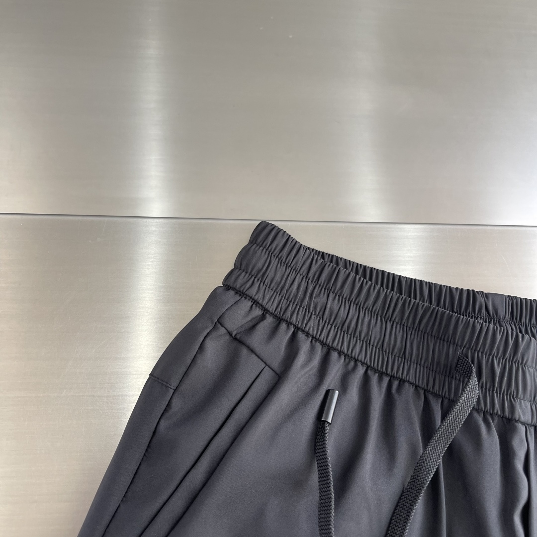 -PRAD 2025秋冬保暖羽绒裤 加厚御寒 贵族血统！设计让人心旷神怡 匠心打造，面料选用爽滑聚酯纤维