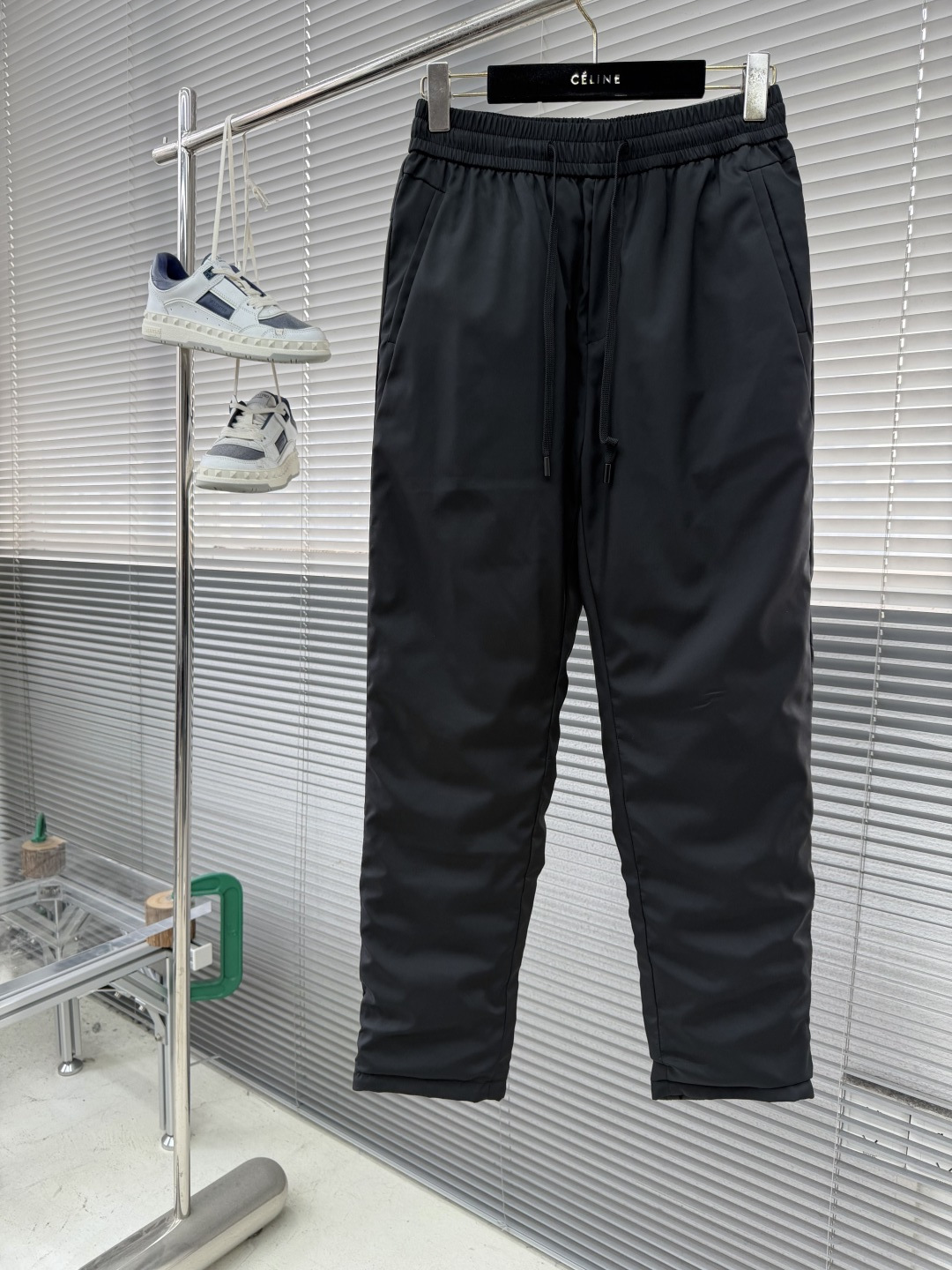 -PRAD 2025秋冬保暖羽绒裤 加厚御寒 贵族血统！设计让人心旷神怡 匠心打造，面料选用爽滑聚酯纤维