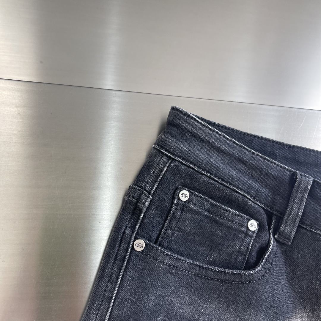 -Balenciag 2025秋季最新品，时尚休闲水洗牛仔裤女进口水洗弹力面料，舒适有弹性，顶级印花工艺