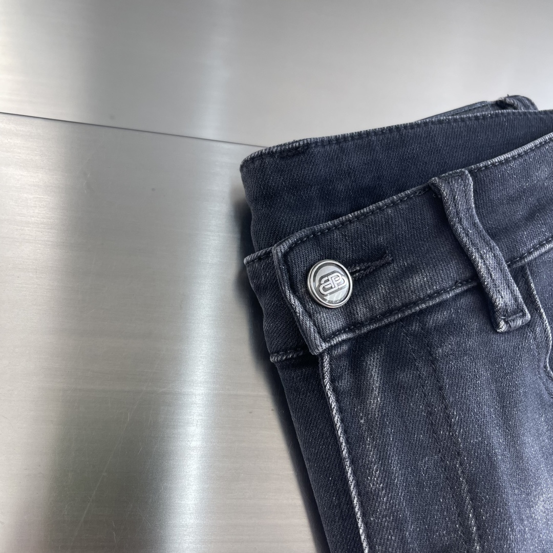 -Balenciag 2025秋季最新品，时尚休闲水洗牛仔裤女进口水洗弹力面料，舒适有弹性，顶级印花工艺