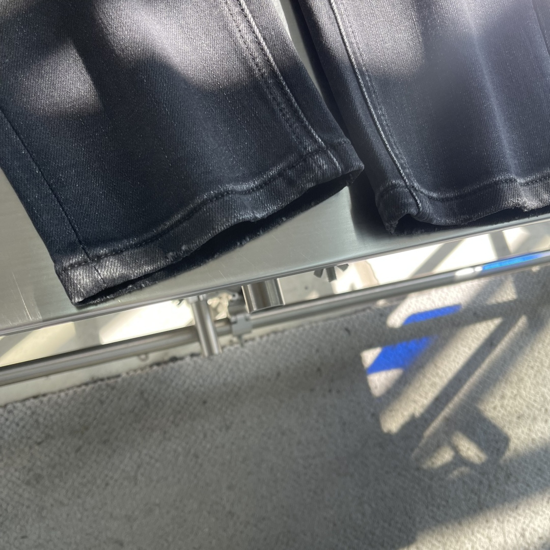 -Balenciag 2025秋季最新品，时尚休闲水洗牛仔裤女进口水洗弹力面料，舒适有弹性，顶级印花工艺