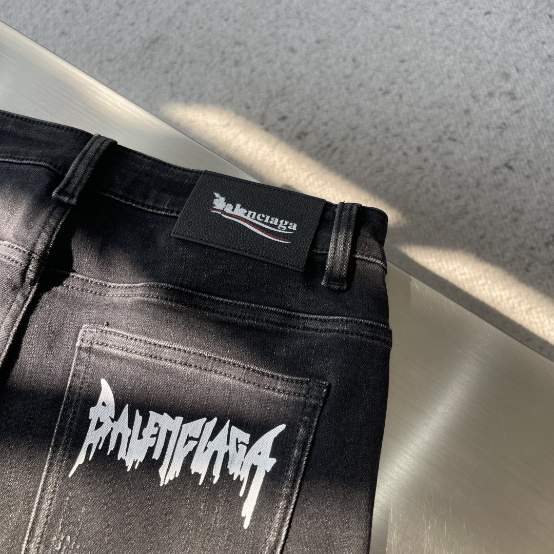 -Balenciag 2025秋季最新品，时尚休闲水洗牛仔裤女进口水洗弹力面料，舒适有弹性，顶级印花工艺
