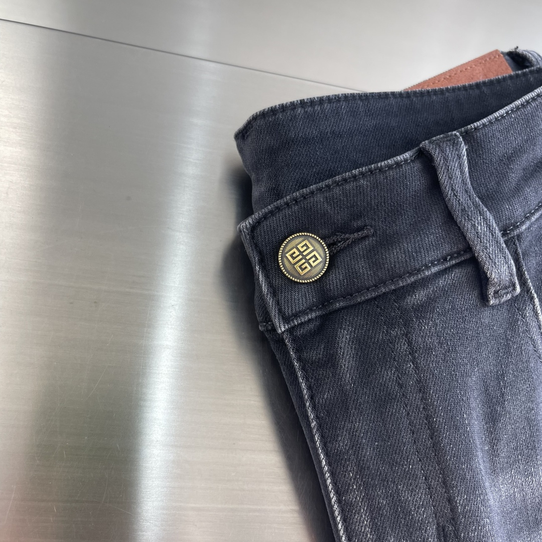 -GVC 25FW秋冬新款休闲牛仔裤，高端品质，面料超级柔软舒适 小直筒版型，上身修长，万能搭配款！尺码