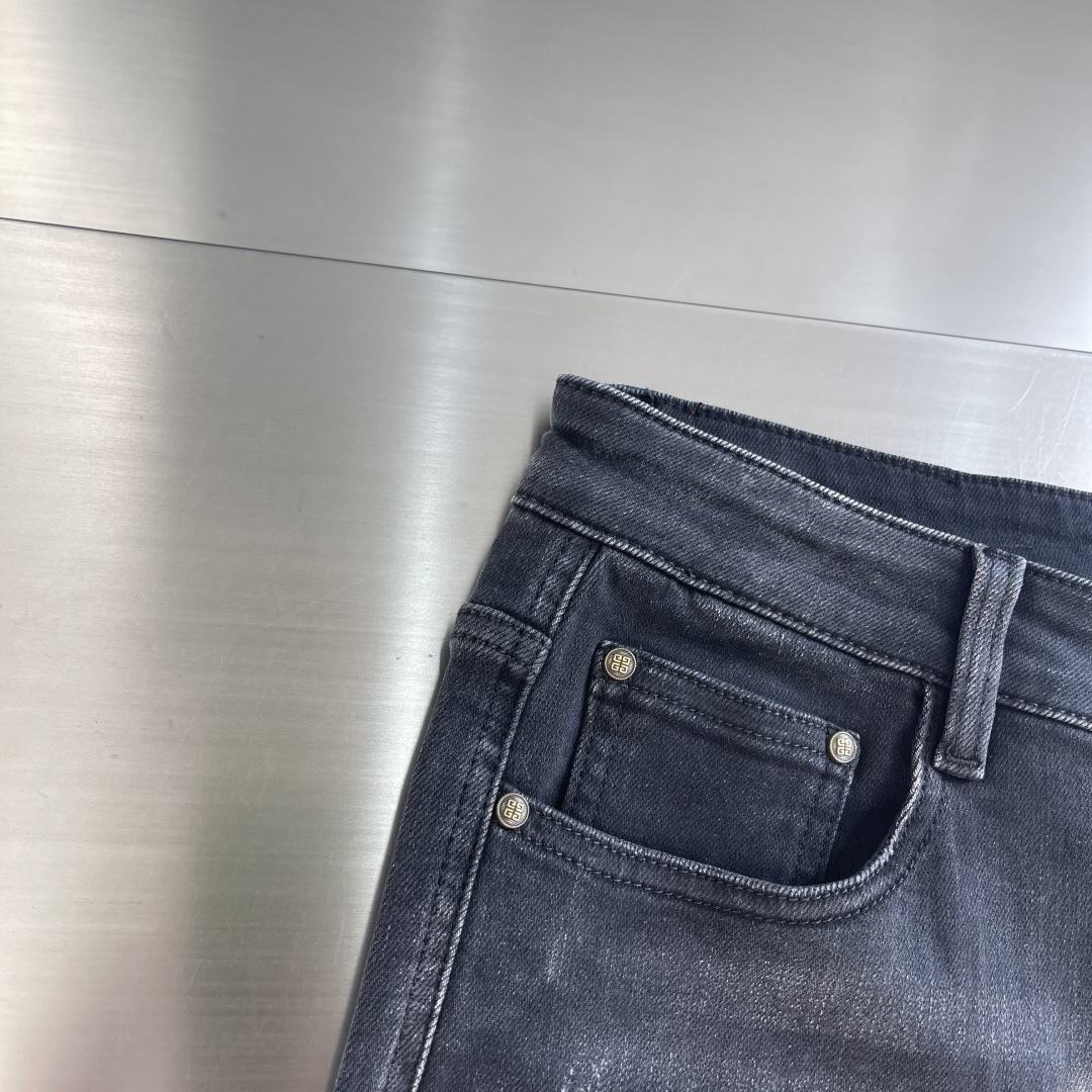 -GVC 25FW秋冬新款休闲牛仔裤，高端品质，面料超级柔软舒适 小直筒版型，上身修长，万能搭配款！尺码