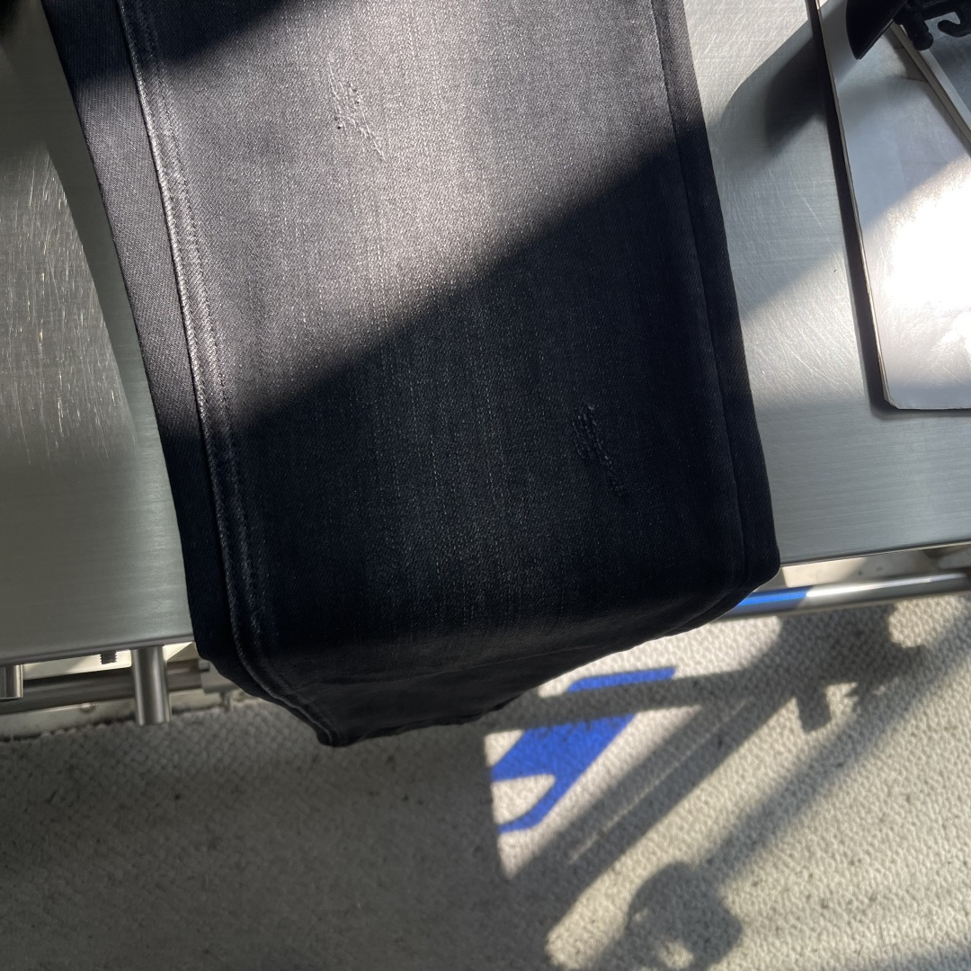 -GVC 25FW秋冬新款休闲牛仔裤，高端品质，面料超级柔软舒适 小直筒版型，上身修长，万能搭配款！尺码